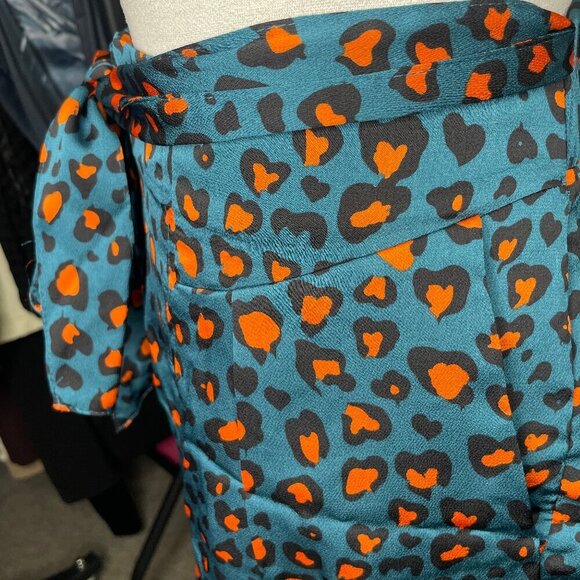 New York & Company Teal Orange Leopard Print Tie Waist Satin Shorts Size L - Picture 4 of 12